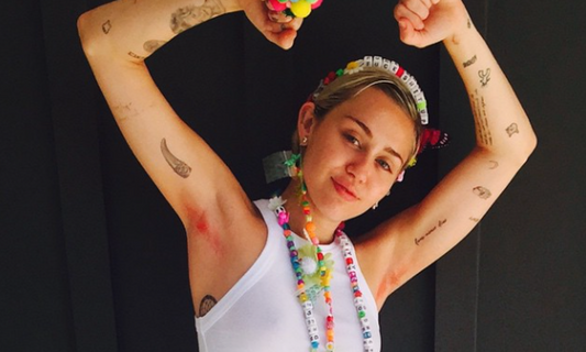 5 Celebs With Body Hair Who Give Zero F's - A1