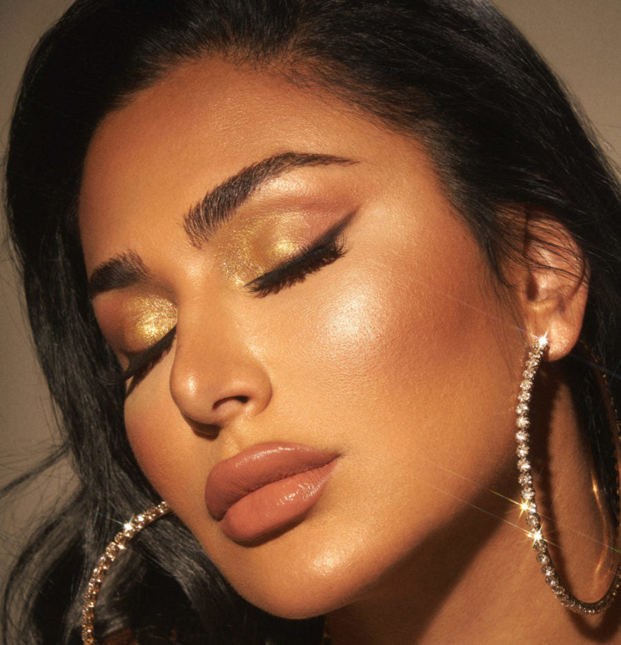 4 Chic Holiday Beauty Looks To Get You In The Spirit - A1