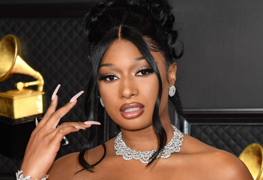 Get 2021’s Version of the 90s Lip with These Liner + Lipstick Combos - A1