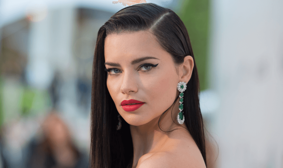 This Lipstick Hack Will Give You Smudge-Proof Lips For Hours - A1