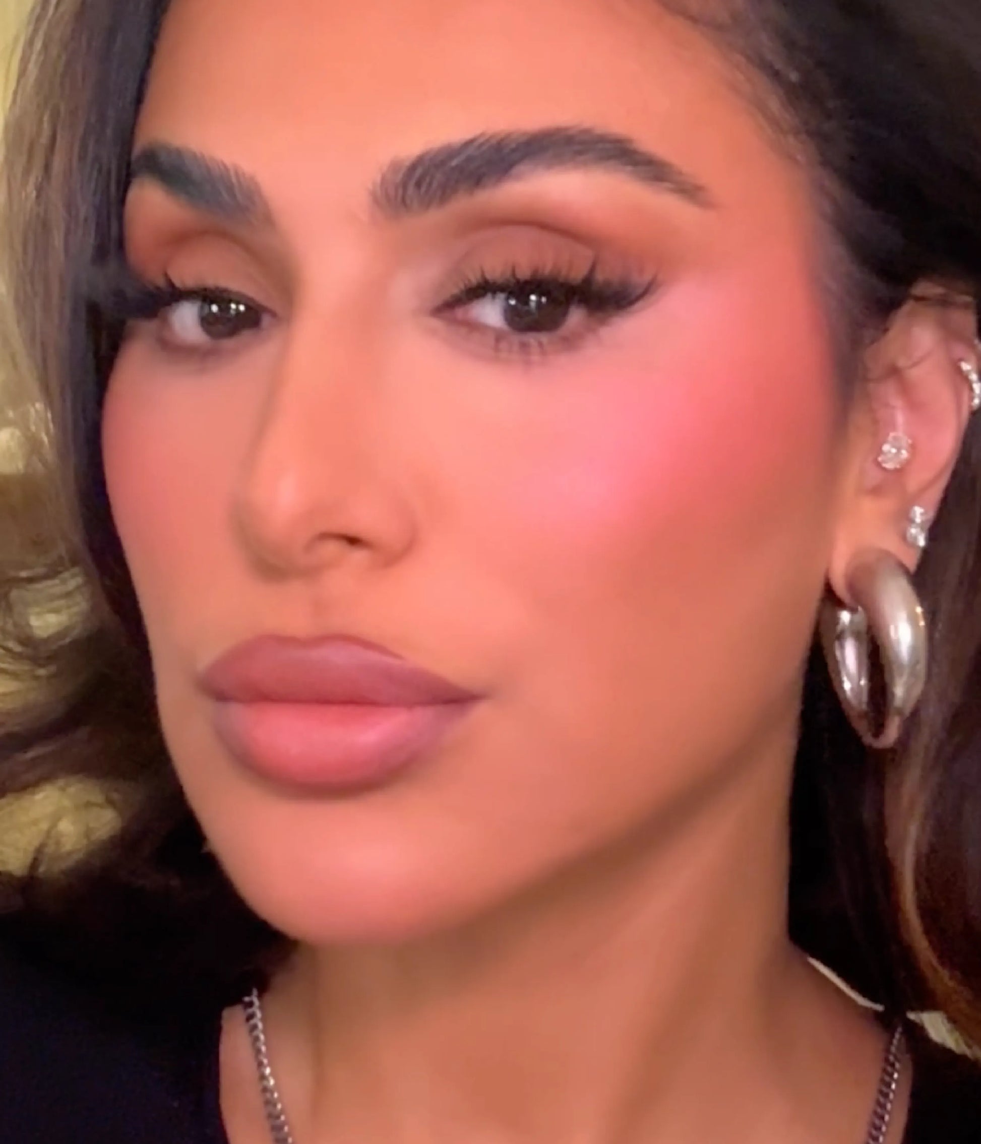  hudas lip look - PRETTY PEACHY LIP KIT