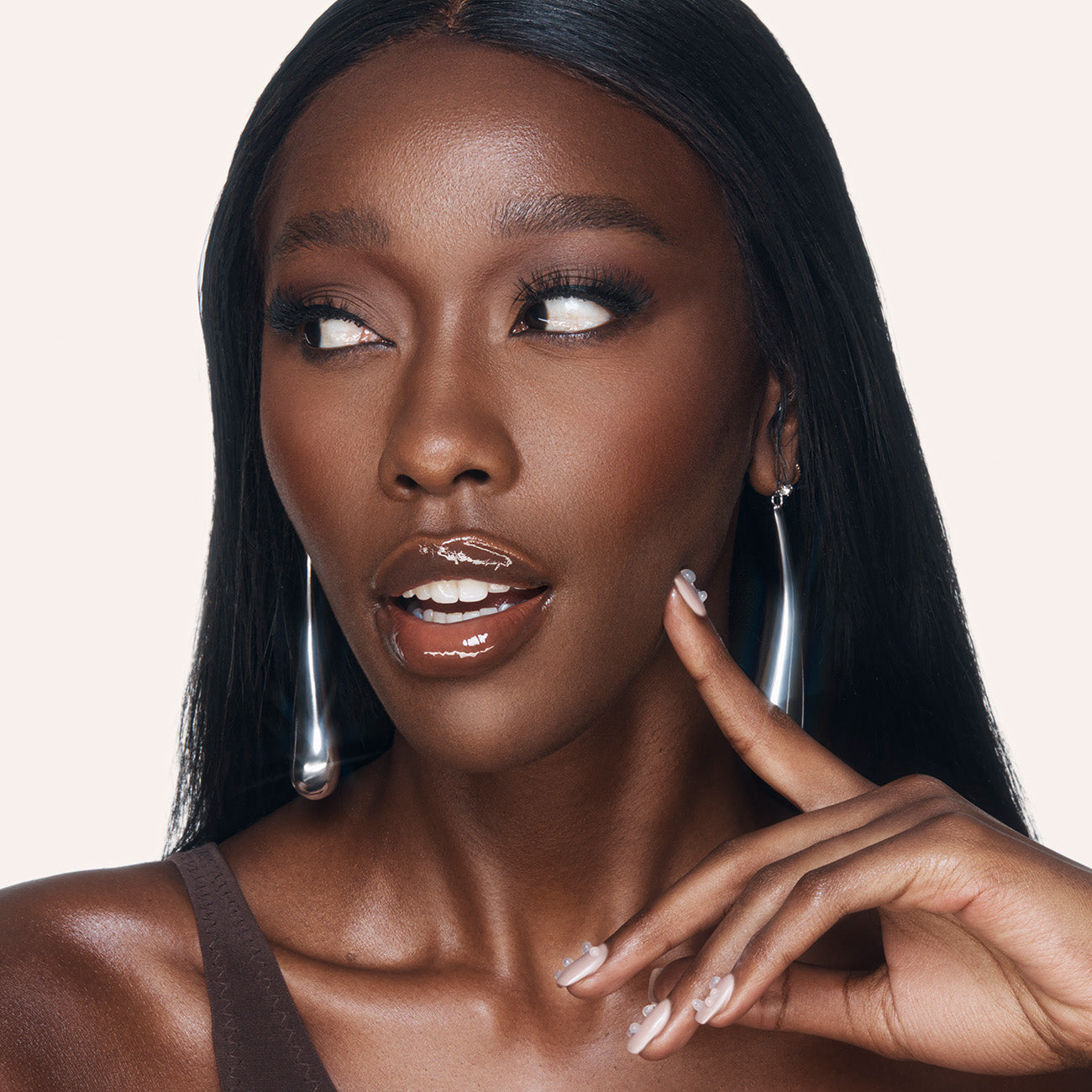 Huda Beauty affiliate program model banner