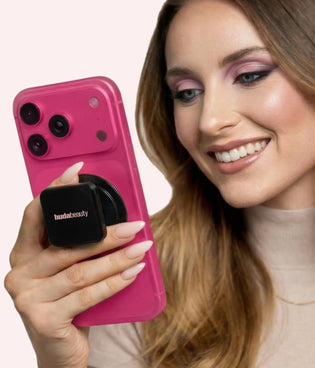 Easy Bake Pressed Powder Phone Grip lifestyle image showing product in use