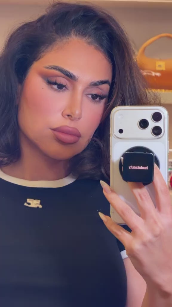 Phone Grip video showing Huda holding her phone with the grip attached and using it while filming herself