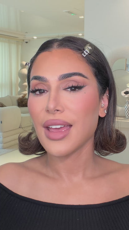 Easy Bake Pressed Powder application tutorial video demonstrating pressed powder use
