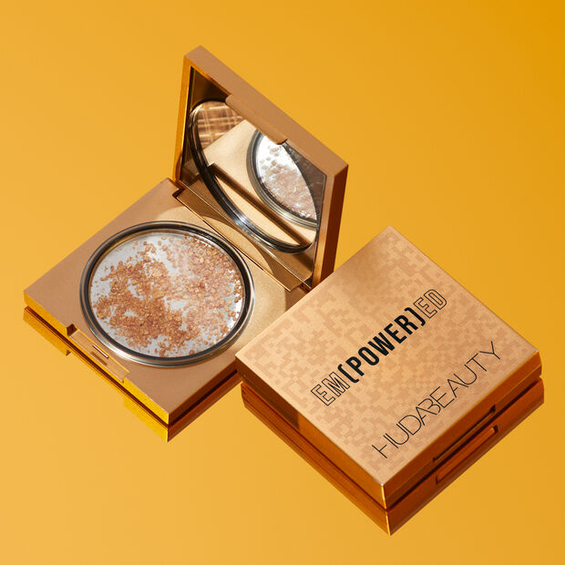 Empowered Face Gloss Highlighting Dew