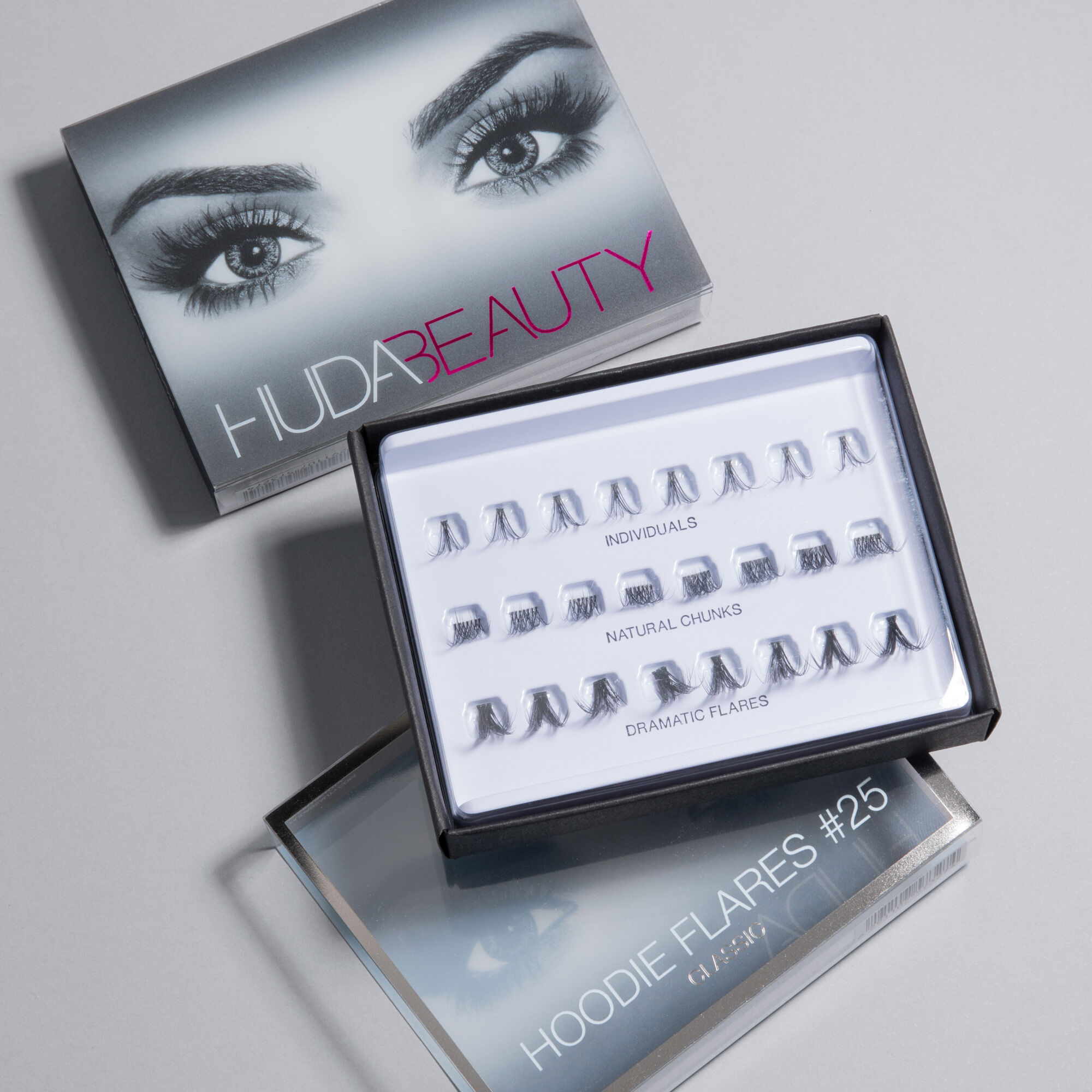Huda Beauty Hoodie Flares #25 Classic Lashes In White