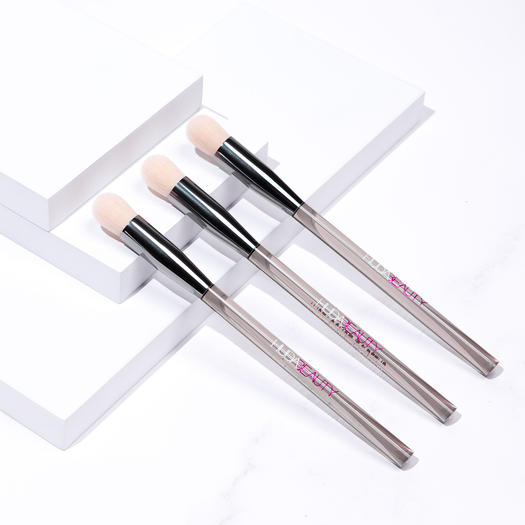 Huda Beauty Conceal & Blend Complexion Brush In White